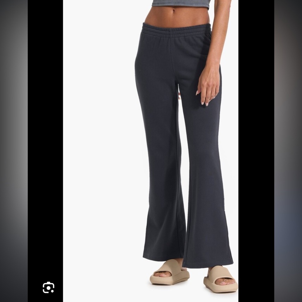 Vuori Gray Sedona wideleg sweatpants, Size Medium